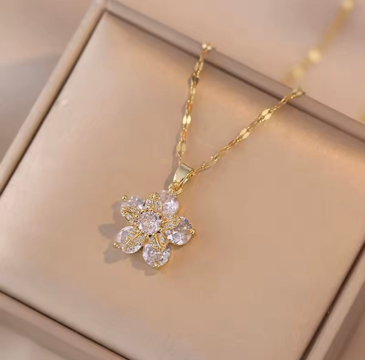 Collar Princesa Giratorio - Lujo que Gira Contigo