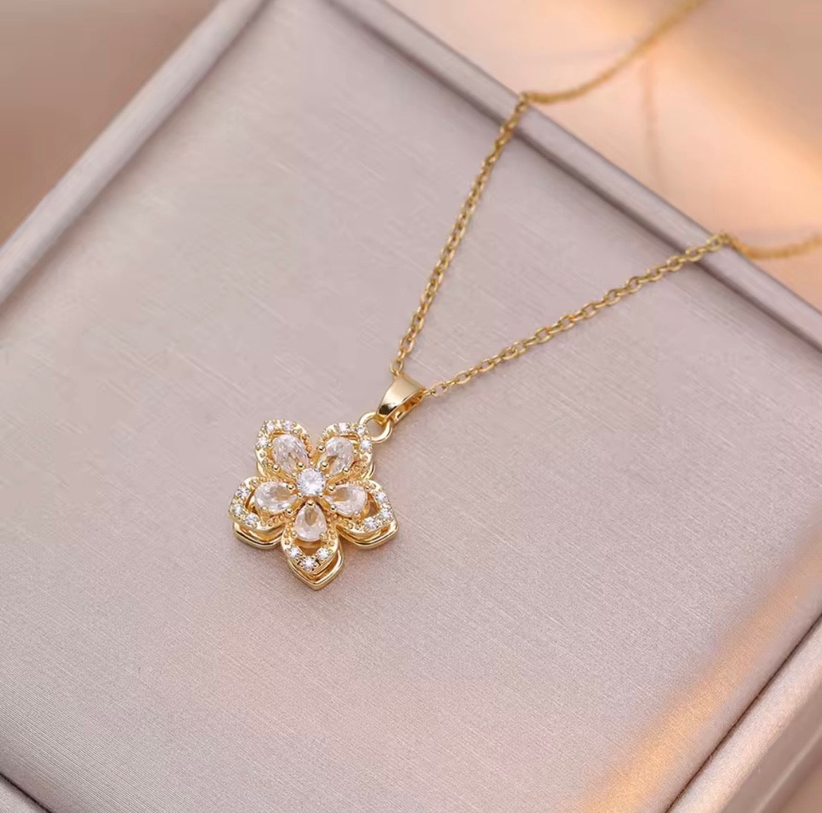 Collar Princesa Giratorio - Lujo que Gira Contigo